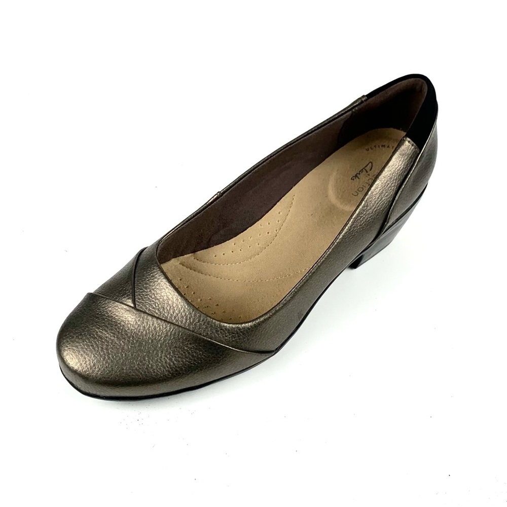Clarks Womens Metallic Leather 2” Chunk Heel Pump Size 8 Wide
